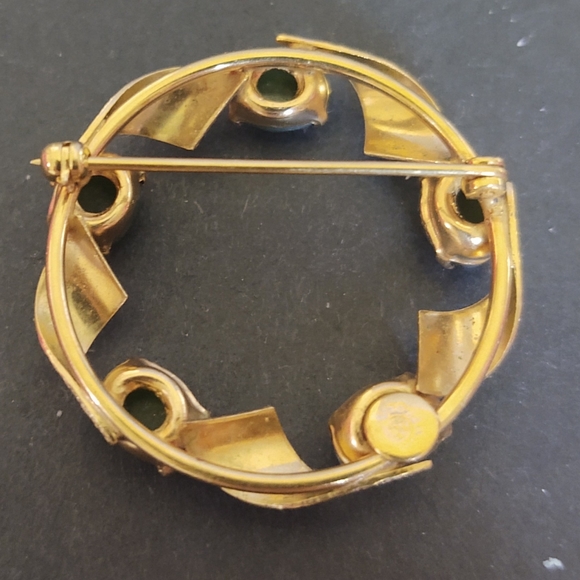 Nephrite Wreath 12k GF Brooch - Picture 3 of 3